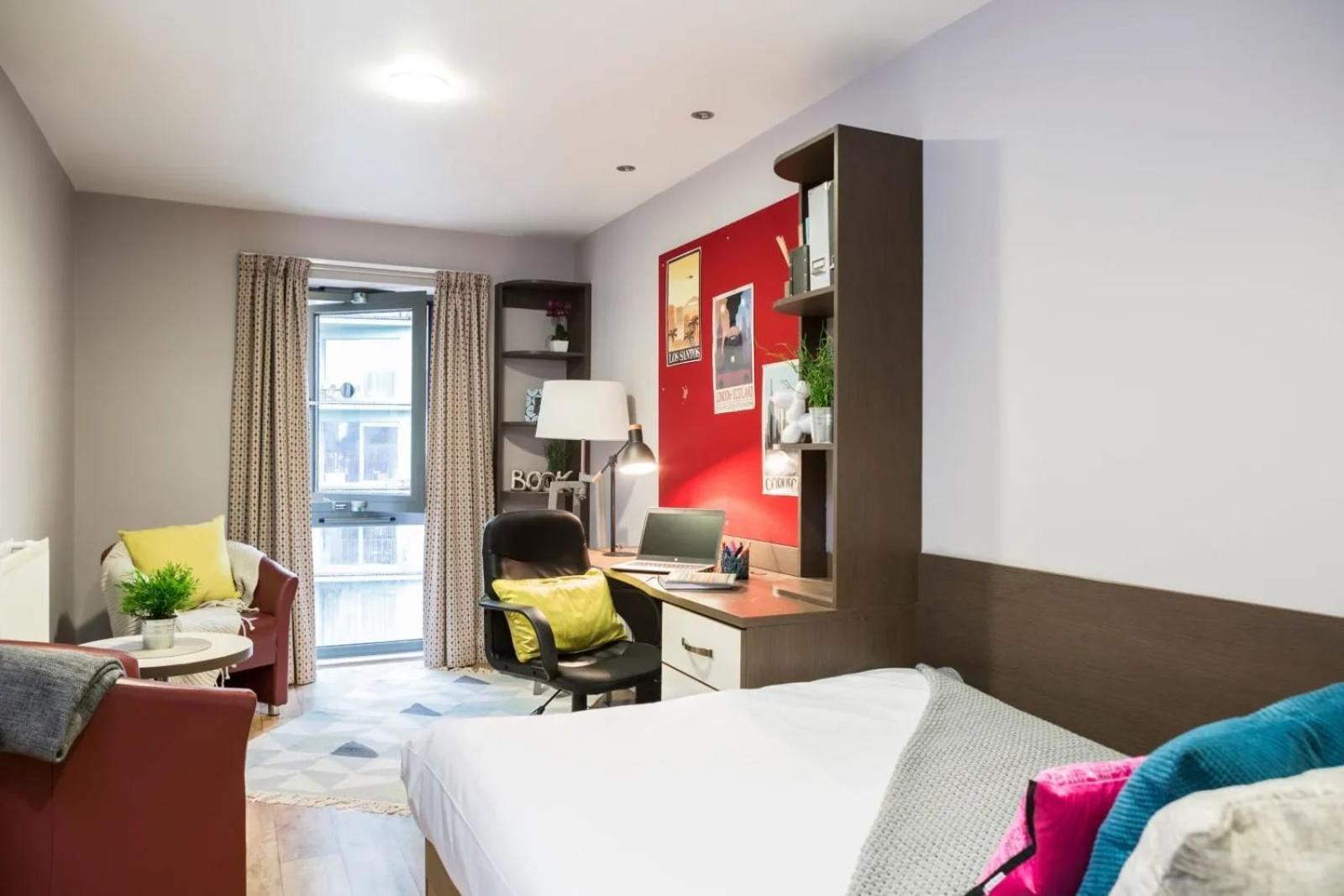 Student Only - * Londres